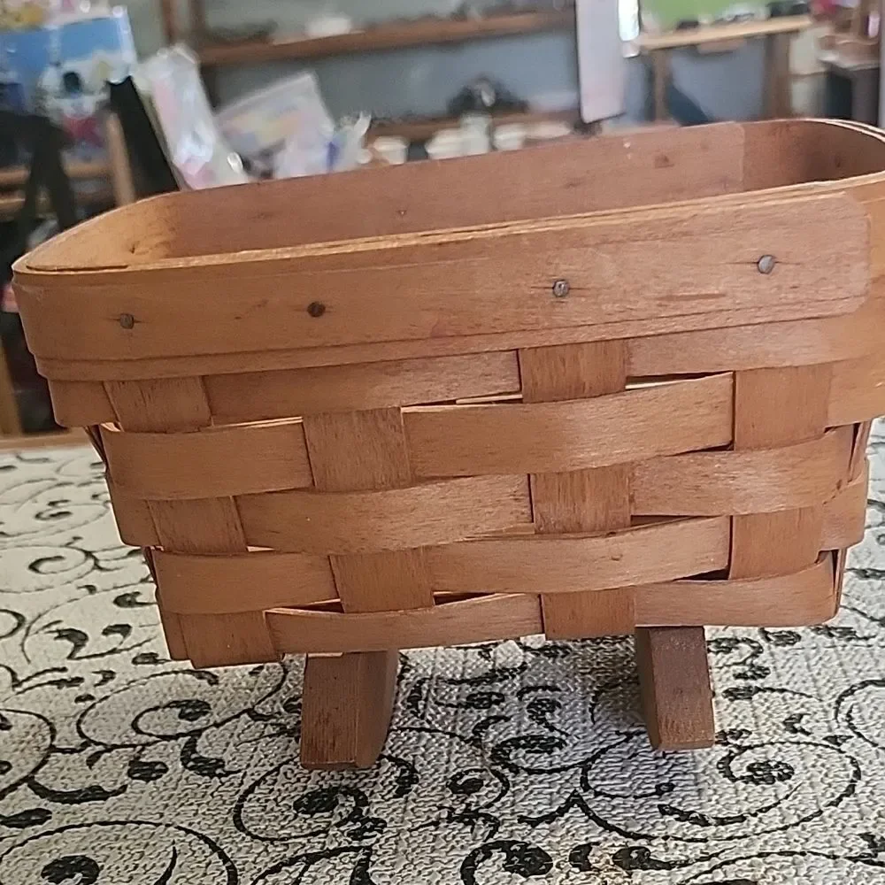 1993 Longaberger Woven Cradle  Basket